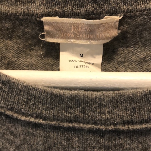 J-Crew Cashmere Sweater, size M, Solid gray not Heather gray like on model - Picture 4 of 7